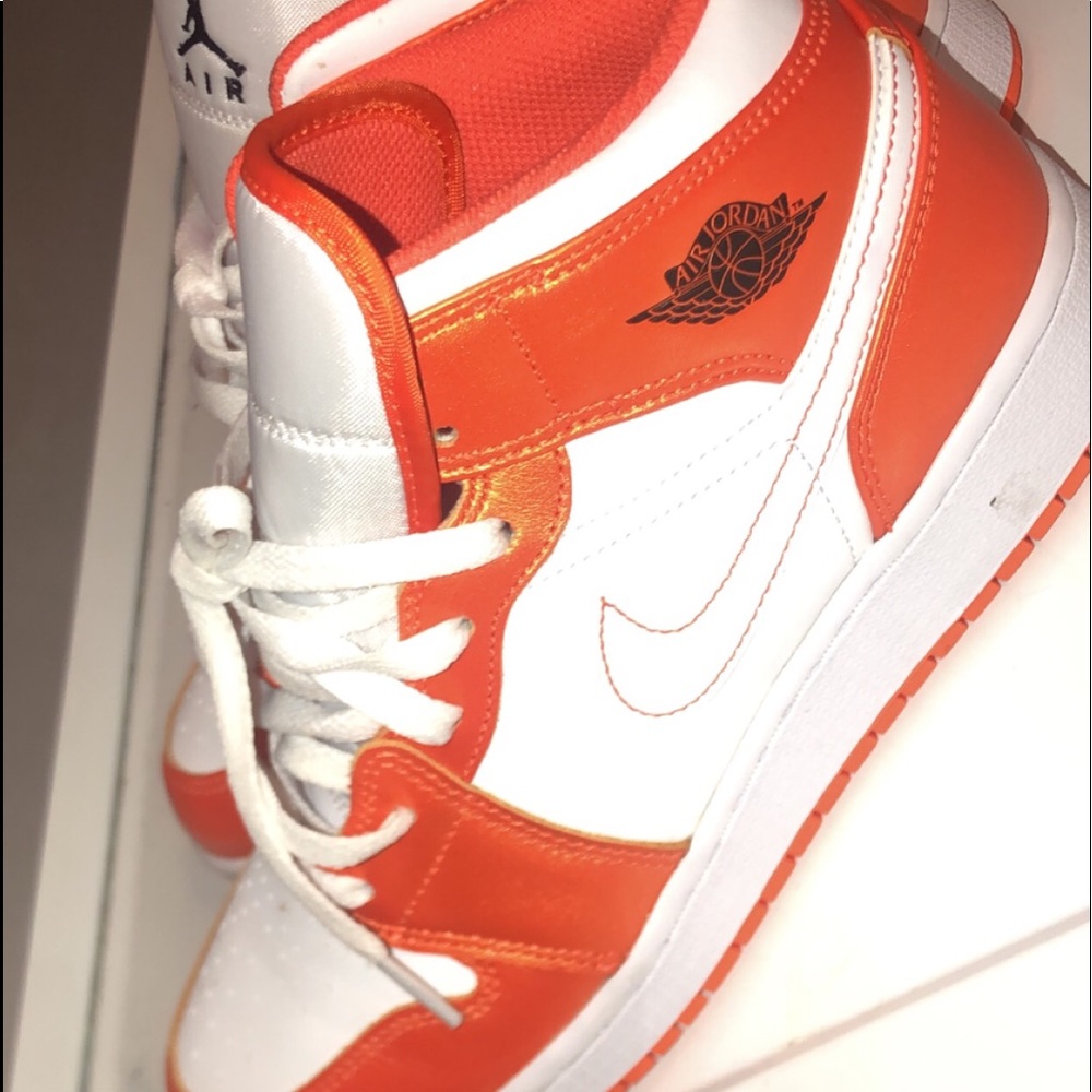 JORDAN 1  MID “ORANGE/ WHITE METALLIC”